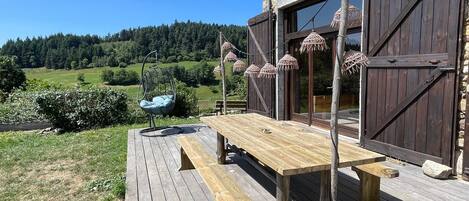 屋外ダイニングエリア