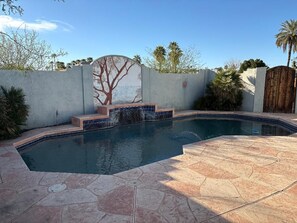 Outdoor pool - EMERALD loft studio with kitchen SWIMMING pool walk 2 all DWNTWN PHX attractions (Phoenix)