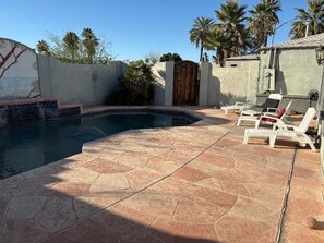 Outdoor pool - EMERALD loft studio with kitchen SWIMMING pool walk 2 all DWNTWN PHX attractions (Phoenix)