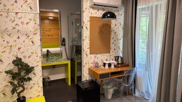 Zimmersafe, schallisolierte Zimmer, Bügeleisen/Bügelbrett