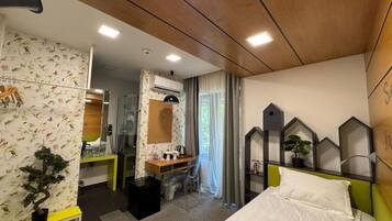 Een kluis op de kamer, geluiddichte muren, een strijkplank/strijkijzer