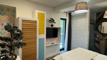 Habitación superior con 1 cama doble o 2 individuales, balcón | Caja fuerte, sistema de insonorización, tabla de planchar con plancha