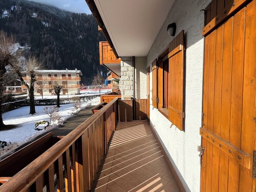 Beautiful apartment for 4 guests with WIFI, TV and balcony