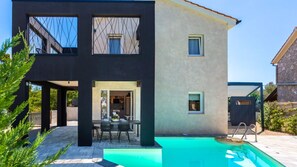A heated pool - Luxury Villa Exclusive by Villas Guide (Sveti Ivan Dobrinjski)