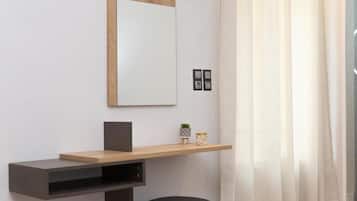 Suite – standard, balkong, delvis sjøutsikt | Innvendig