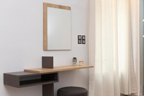 Standard Suite, Balcony, Partial Sea View | Interior - Petani Beach Suites (Lixouri)