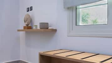 Suíte standard, sacada, vista parcial para o mar | Parte interna