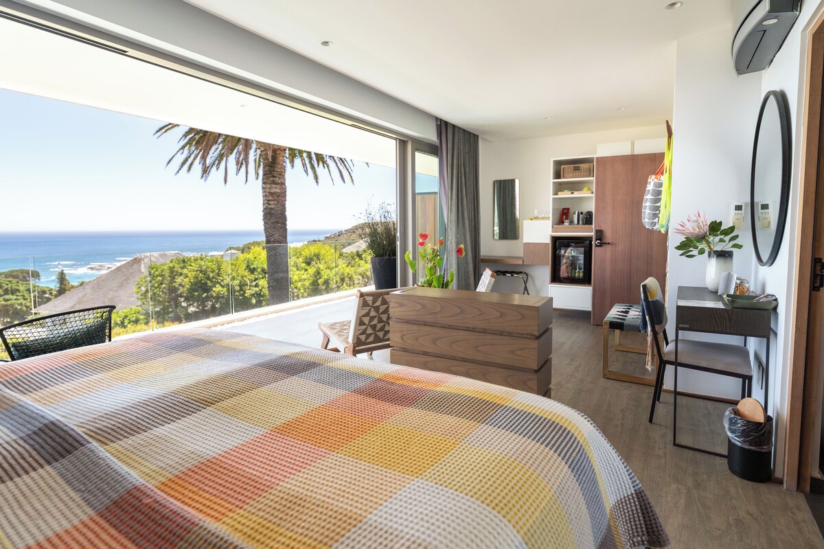 Habitación con 1 cama doble o 2 individuales, 1 cama de matrimonio grande, vistas al mar | Caja fuerte, escritorio, espacio para trabajar con un portátil