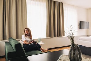 Deluxe Studio Suite | Living area