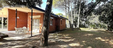 Villa, 3 Bedrooms, Patio, Garden View | Outdoor dining