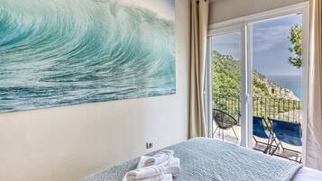 Een strijkplank/strijkijzer, wifi, beddengoed