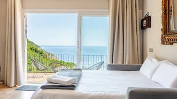 Een strijkplank/strijkijzer, wifi, beddengoed