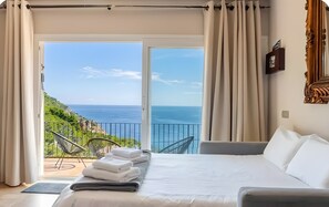 Iron/ironing board, WiFi, bed sheets - Sol y Mar 1. Apartment with Stunning Sea View in Begur's Best Location (Begur)