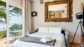 Silitysrauta/-lauta, Wi-Fi, vuodevaatteet