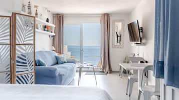 Een strijkplank/strijkijzer, wifi, beddengoed