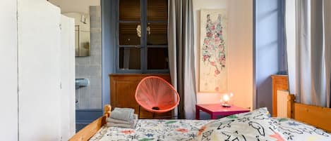 1 chambre, fer et planche à repasser, Wi-Fi, draps fournis