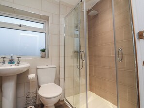 Shower - Thieveley Pike View (Burnley)