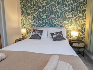 4 bedrooms, individually decorated, individually furnished, free WiFi - Thieveley Pike View (Burnley)