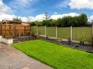 Property grounds - Thieveley Pike View (Burnley)