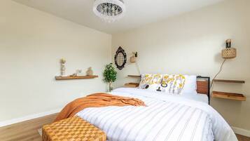 2 bedrooms, iron/ironing board, WiFi, bed sheets