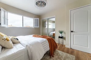 2 chambres, fer et planche à repasser, Wi-Fi, draps fournis