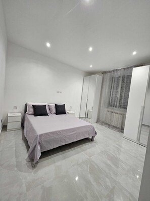 3 chambres, fer et planche à repasser, Wi-Fi, draps fournis
