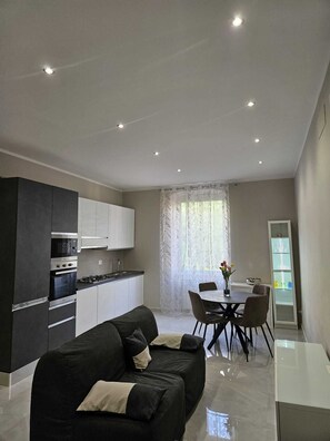 Living area - Apartment downtown 250m from station marittime train principe (Genova)