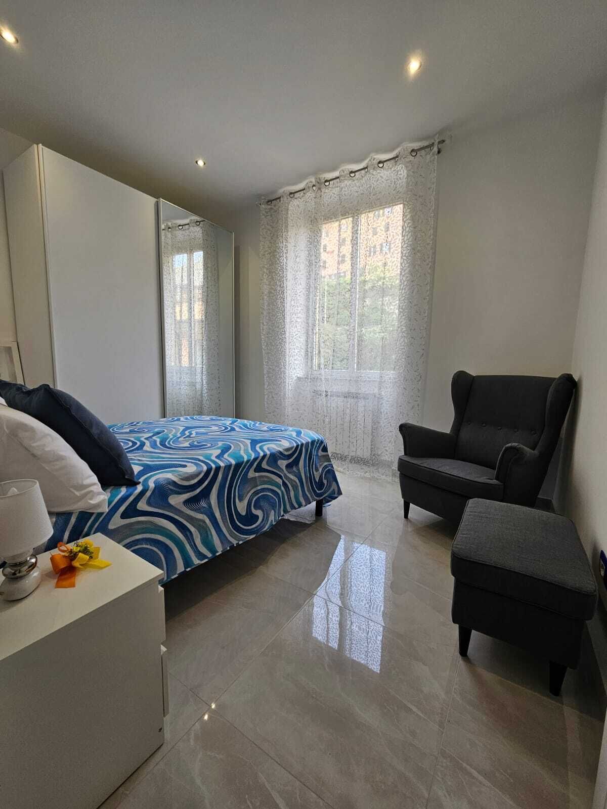 3 habitaciones, tabla de planchar con plancha, wifi y ropa de cama 