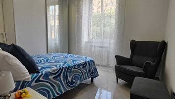 3 habitaciones, tabla de planchar con plancha, wifi y ropa de cama