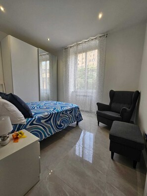 3 habitaciones, tabla de planchar con plancha, wifi y ropa de cama 