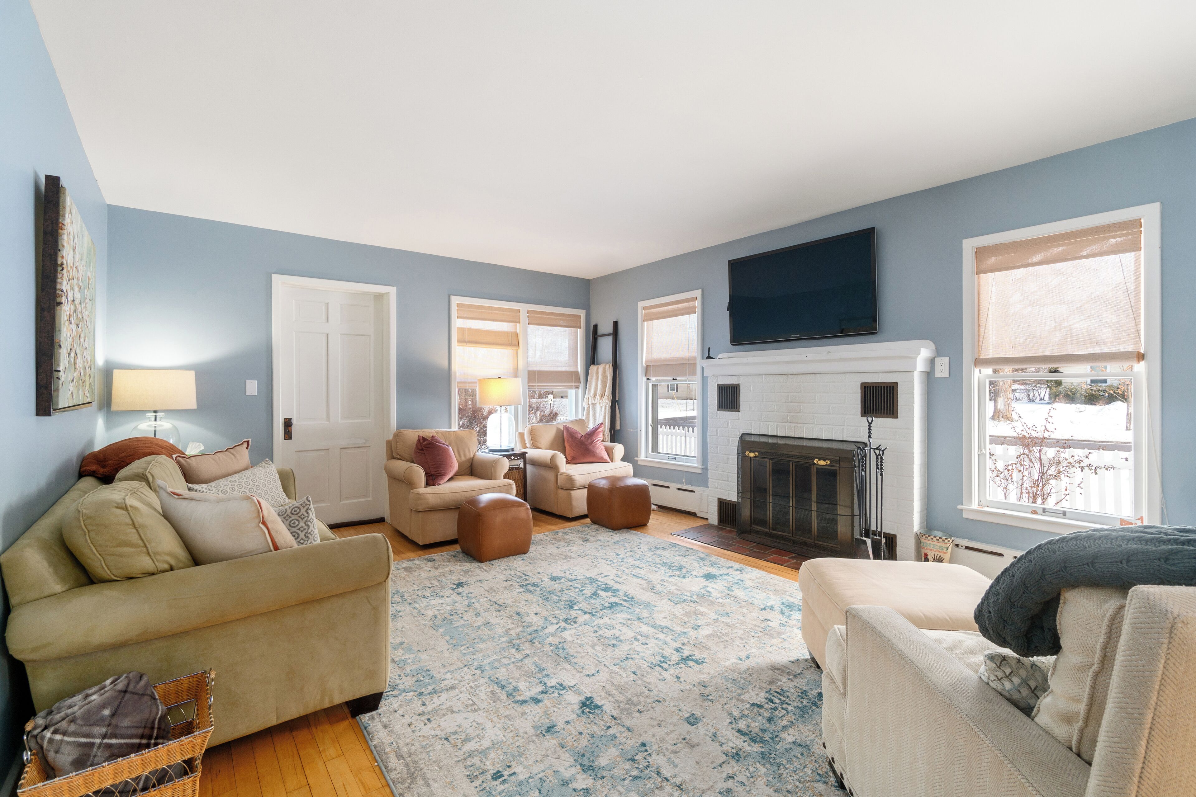 Smart TV, fireplace, offices