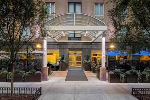 Exterior - Near Madison Square Garden + Free Breakfast & Gym (New York)