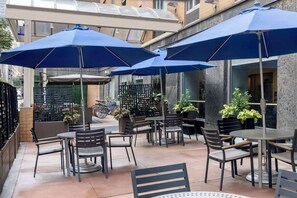 Outdoor dining - Near Madison Square Garden + Free Breakfast & Gym (New York)