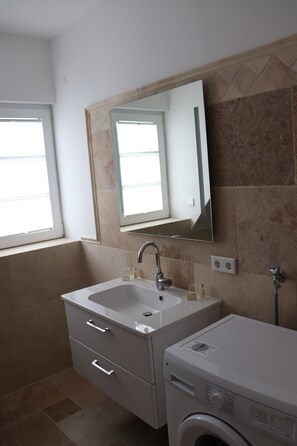 Shower, hair dryer, towels, soap - Welcome to the Boskop vacation apartment (Stade)