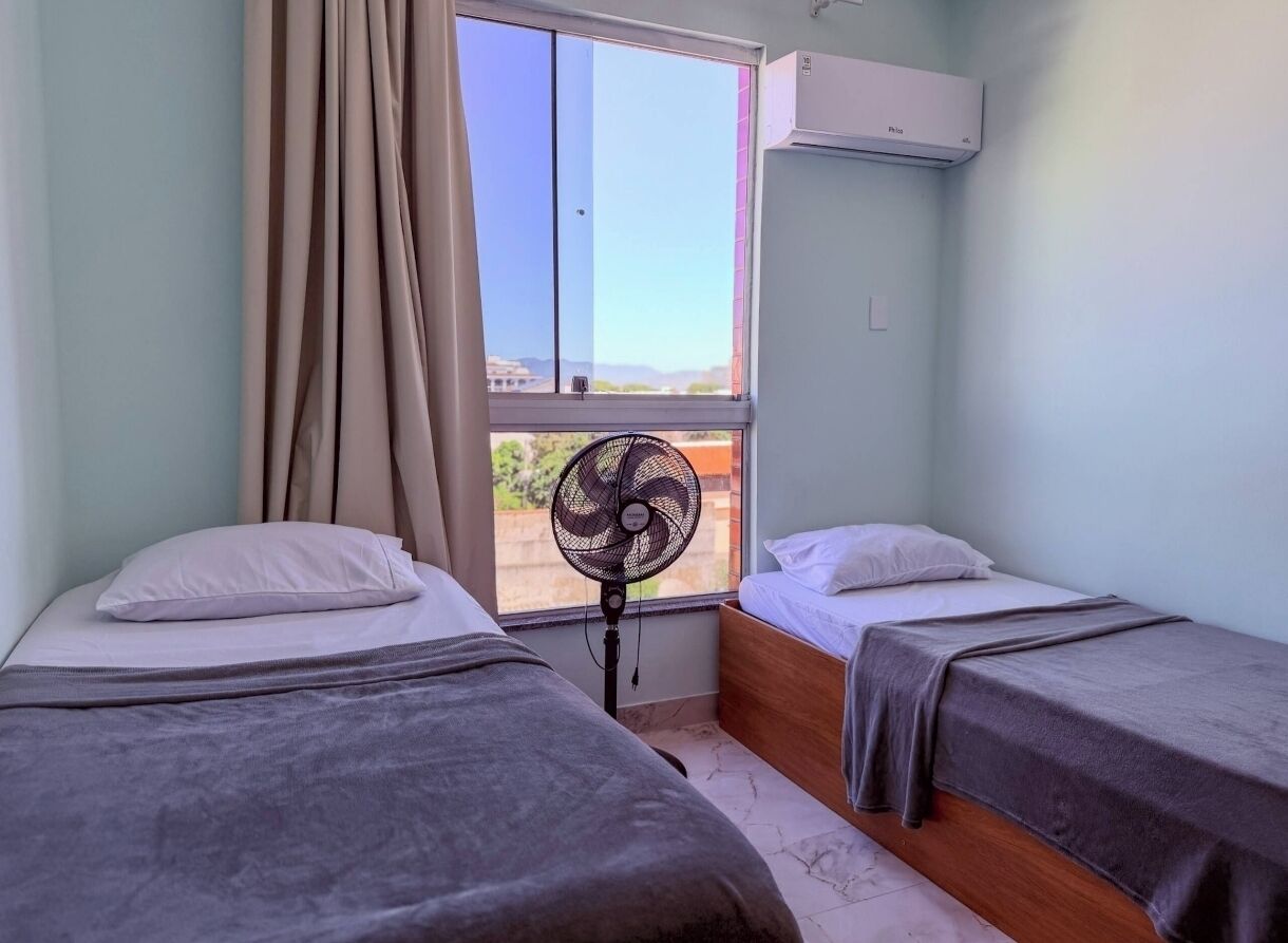 2 bedrooms, iron/ironing board, internet, bed sheets