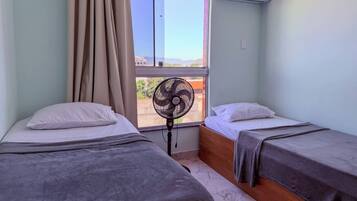 2 bedrooms, iron/ironing board, internet, bed sheets