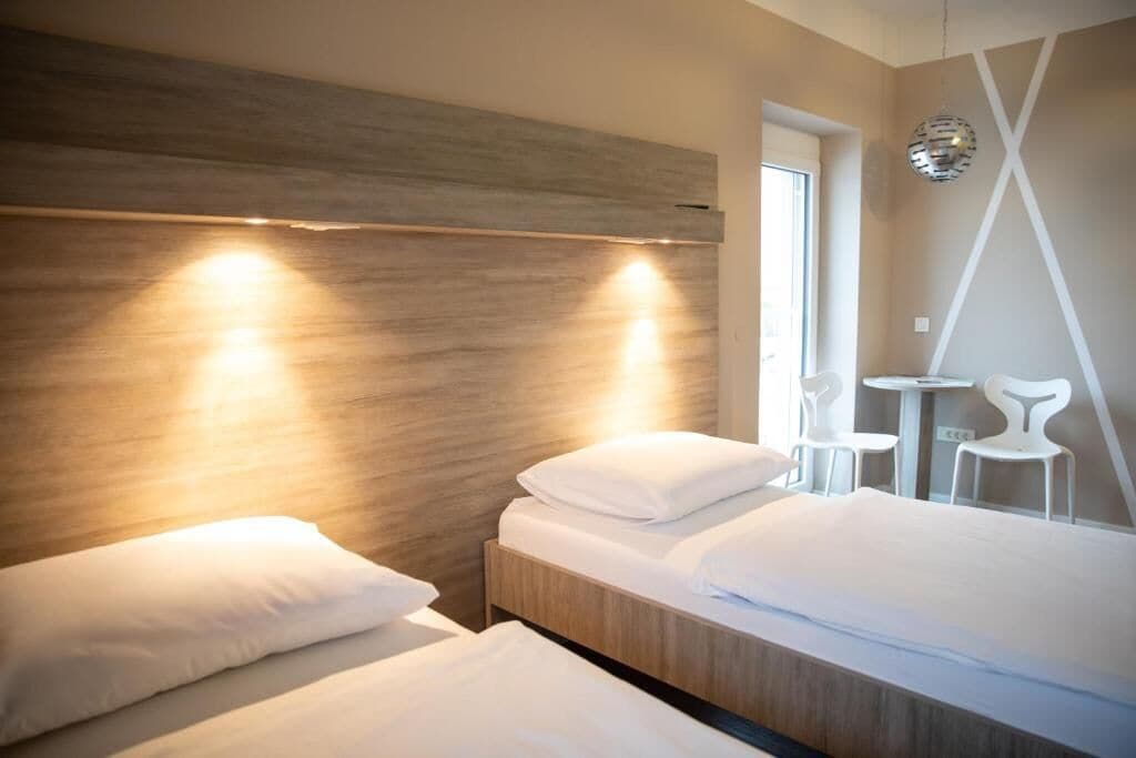 Habitació amb dos llits individuals clàssica | Wifi gratuïta 