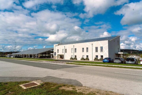 Exterior - Krško garni (Leskovec pri Krškem)