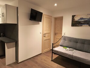 TV, stereo - Apartment "Haus Talblick" with Mountain Views, Wi-Fi, and Air Conditioning (Greith)