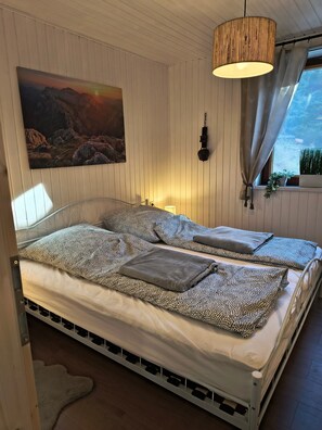 2 habitaciones, tabla de planchar con plancha, wifi y ropa de cama 