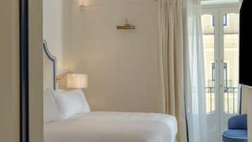 Comfort-Doppelzimmer, Blick auf den Innenhof | Zimmersafe, schallisolierte Zimmer, kostenloses WLAN, Bettwäsche
