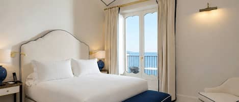 In-room safe, soundproofing, free WiFi, bed sheets