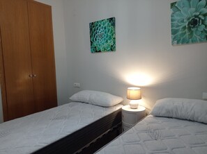 2 bedrooms, iron/ironing board, free WiFi, bed sheets - Devesa Park  2º, Solo Familias! (Playa de Gandía)