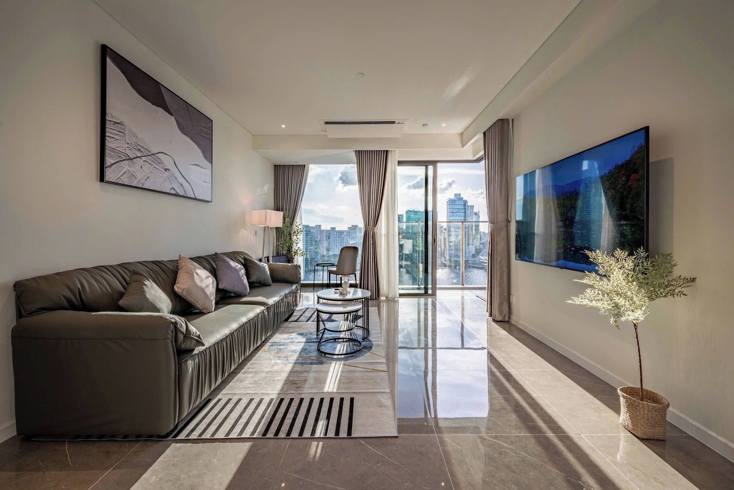 Deluxe Apartment, 3 Bedrooms, Balcony | Living area | 47-inch Smart TV with cable channels, pay films