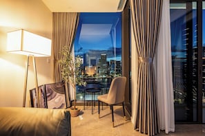 Ropa de cama de alta calidad, colchones Select Comfort y minibar 
