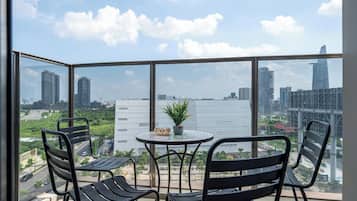Departamento Deluxe, 2 habitaciones, balcón | Restaurante al aire libre