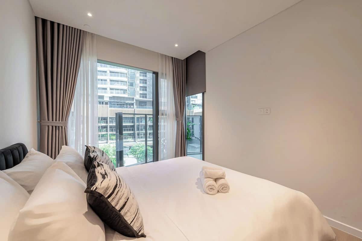 Leilighet – deluxe, 1 soverom, balkong | Sengetøy av topp kvalitet, senger med Select Comfort-madrass og minibar