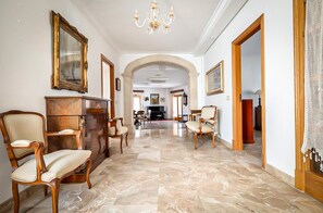 Lobby - Luxurious traditional Mallorcan 4-bedroom village villa (Santa Margarida)