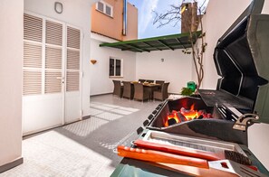 Outdoor dining - Luxurious traditional Mallorcan 4-bedroom village villa (Santa Margarida)