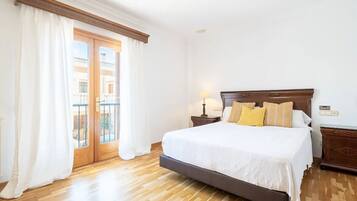 Iron/ironing board, free WiFi, bed sheets